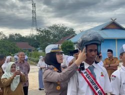 Tanamkan Kesadaran di Momen Bersejarah, Kasat Lantas Polres Kampar  Laksanakan Green Policing di SMKN 1 Kuok