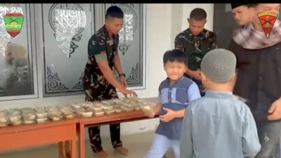 Prajurit Yonif TP 898/PC Kembali Tebarkan Kebaikan dalam Jumat Barokah, Pengurus Mesjid Ucapkan Terima Kasih