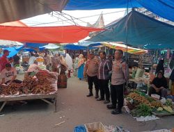 Ke Pasar Bukannya Belanja, Ternyata Personil Polsek Bangkinang Barat Susuri Pasar untuk Ini