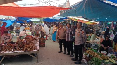 Ke Pasar Bukannya Belanja, Ternyata Personil Polsek Bangkinang Barat Susuri Pasar untuk Ini