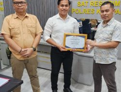 Kasat Reskrim Polres Kampar Terima Penghargaan dari Indomaret Berkat Kinerja Gemilang