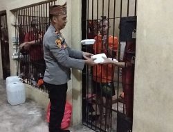 Jum’at Berkah, Kasat Tahti Polres Kampar Ulurkan Kehumanisan Kepada Tahanan